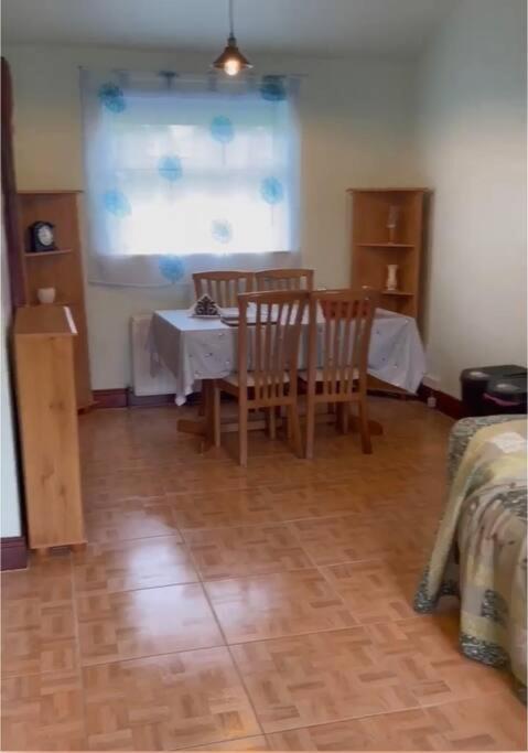 Annie Dee'S Guest Accommodation Ballygowan Extérieur photo